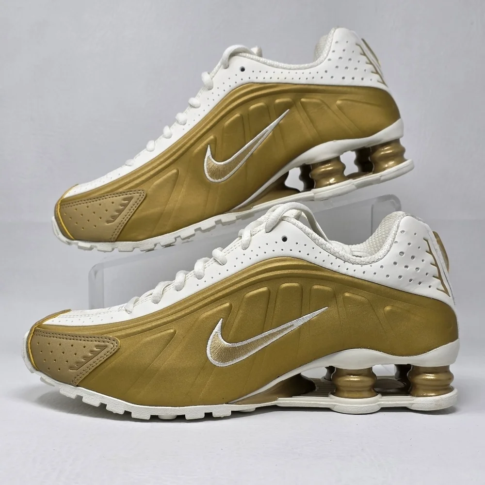 Nike Shox R4 Womens Sz 6.5 Soft Pearl/Metallic Gold Sneakers AR3565-010 New
